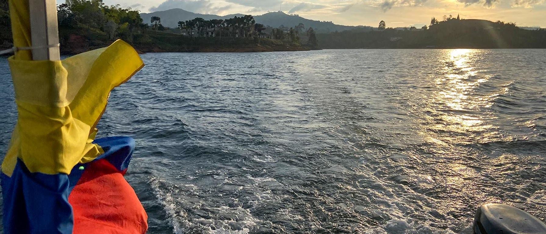 navegando-la-represa-de-guatape